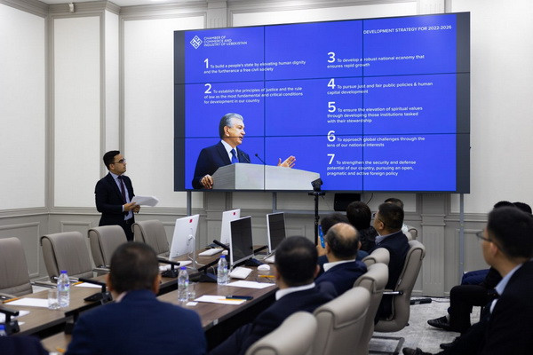 A meeting was held with the inspector of the Department of Informatization Industry of Shandong Province