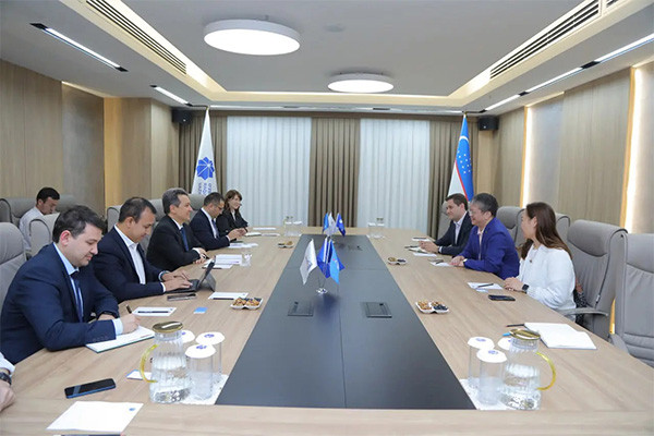 Министр цифровых технологий провел встречу с представителями The Asia Group и Faro Foundation