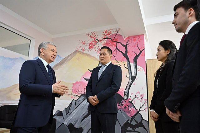 President reviews development of Iyikota Mahalla in Tashkent