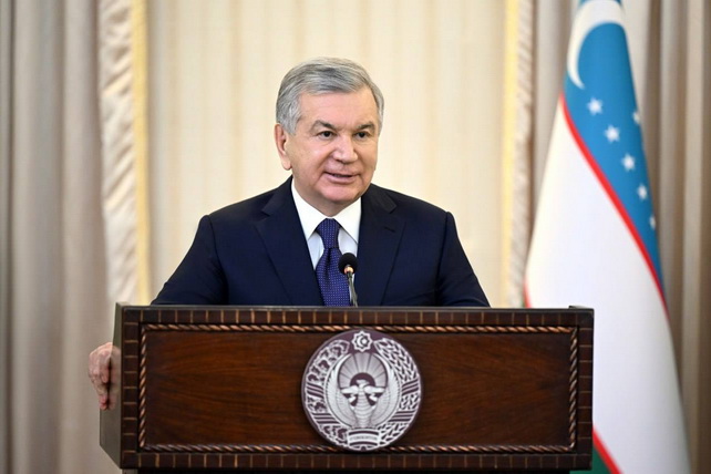 Президент Мирзиёев анонсировал грузовые рейсы в Карачи и пассажирские в Лахор