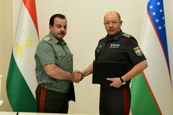 Minister of Defense of Uzbekistan receives a military delegation of Tajikistan