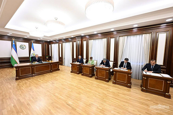 A presentation of projects in the pharmaceutical industry takes place