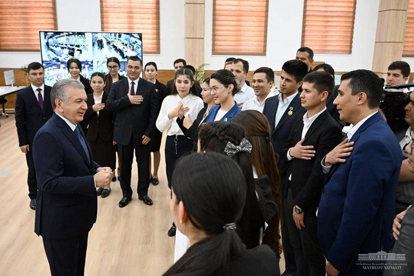 Шавкат Мирзиёев посетил IT-парк в Ургенче
