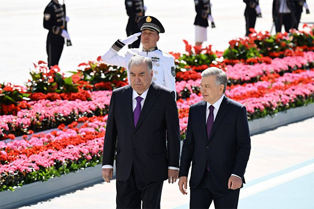Tajik President Emomali Rahmon Arrives in Uzbekistan
