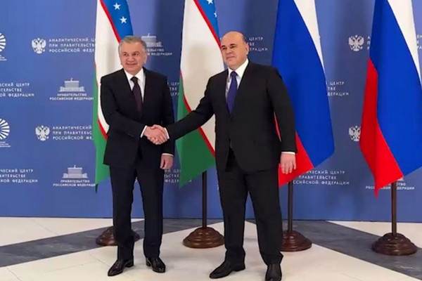 Президент Узбекистана провел беседу с Председателем правительства России