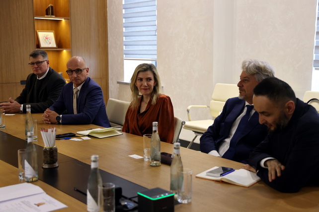 Первый замминистра горной промышленности Узбекистана обсудила сотрудничество с Endeavour Mining и In2Metals