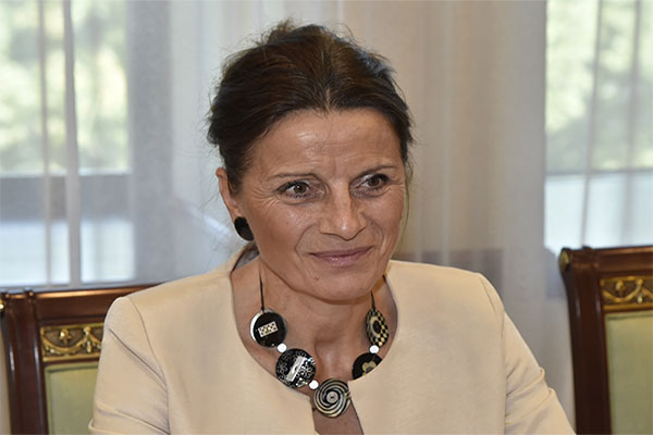 Посол Франции провела переговоры в МВЭСИТ