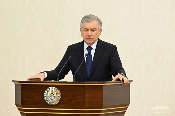 Uzbek President criticizes officials for problems in the transport sector