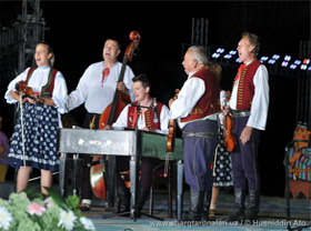 Чешский ансамбль привез самый тяжелый музыкальный инструмент на фестиваль «Шарк тароналари»