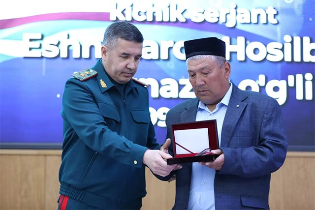 Family of Fallen Traffic Police Officer Hosilbek Eshnazarov Receives Apartment and “Jasorat” Medal