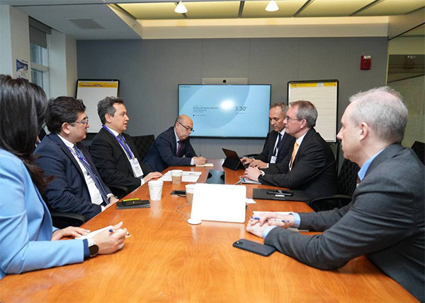 Minister of Digital Technologies meets with the head of the World Bank Digital Development Group