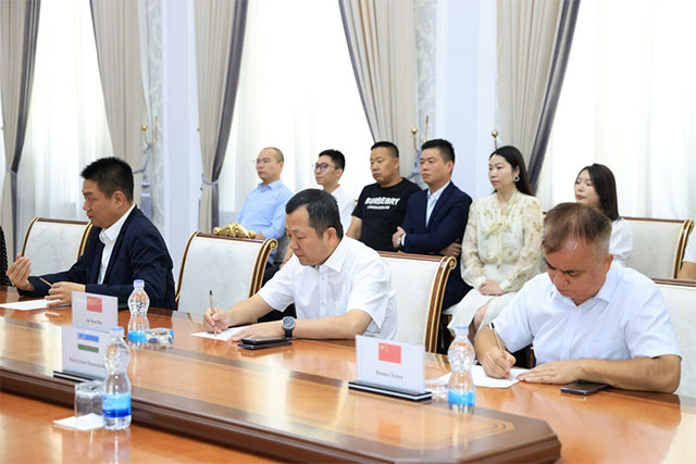 Хоким Ферганской области встретился с делегацией Hunan Zhongwei Group