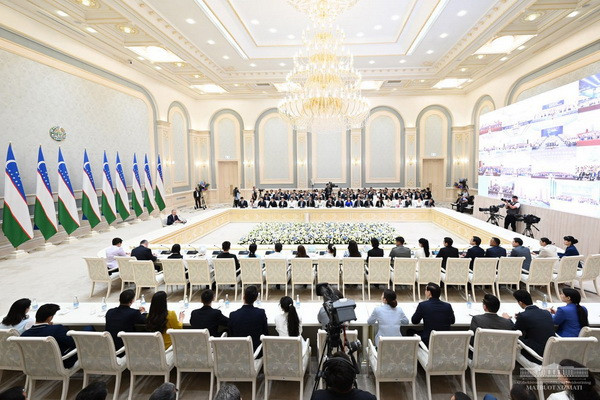 Президент провел диалог с молодежью