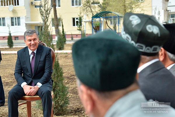 Шавкат Мирзиёев: руководители должны работать среди людей, служить народу