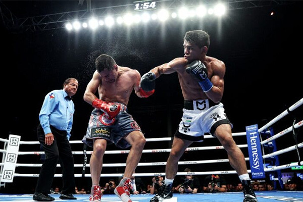 Муроджон Ахмадалиев нокаутировал Ронни Риоса