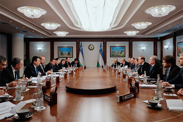 Denis Manturov discusses issues of trade and economic cooperation with the leadership of Uzbekistan