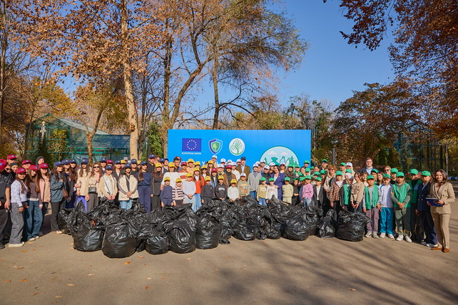 EU Delegation and Volunteers Conduct Cleanup at Tashkent Botanical Garden as Part of “Green Diplomacy Week”