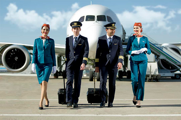 Uzbekistan Airways представила новую форму пилотов и бортпроводников