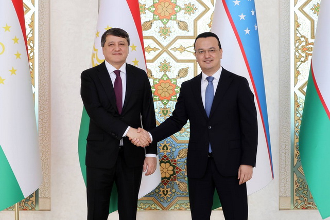 Узбекистан и Таджикистан развивают промышленное сотрудничество