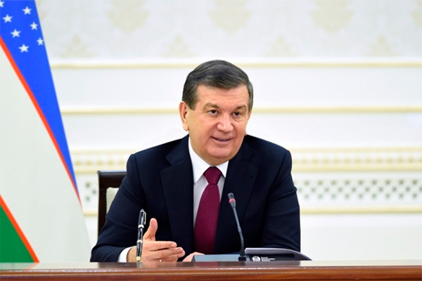 Президент Узбекистана посетил фармацевтическую фабрику
