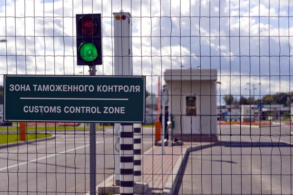 Entrepreneurs when importing goods for a hotel of 4-star category and above to be exempted from paying customs duties