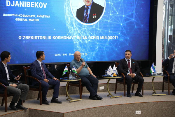 В рамках Центральноазиатской конференции космических технологий состоялась встреча с космонавтами