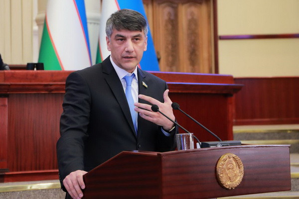 Алишер Кадыров предложил популяризировать День отца