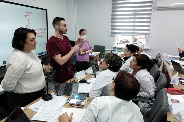В Узбекистане запущена программа обучения врачей по скринингу рака шейки матки