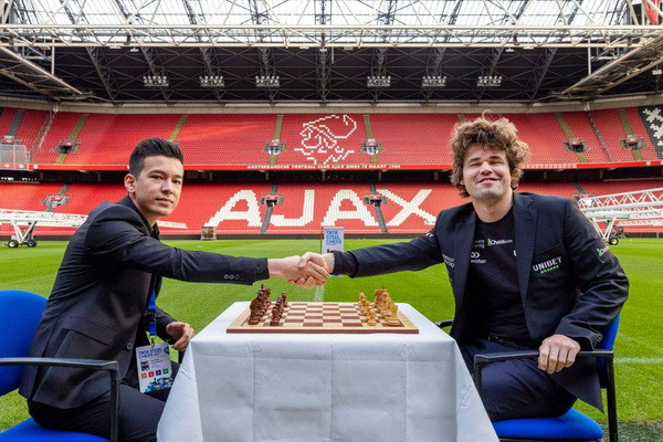 Нодирбек Абдусатторов одержал победу над действующим чемпионом мира по классическим шахматам Магнусом Карлсеном