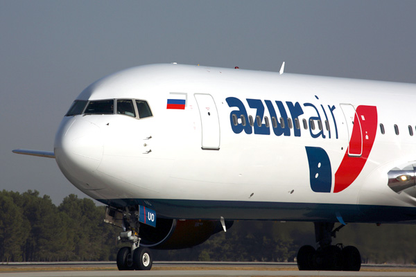 Самолет AZUR air экстренно сел в Ташкенте