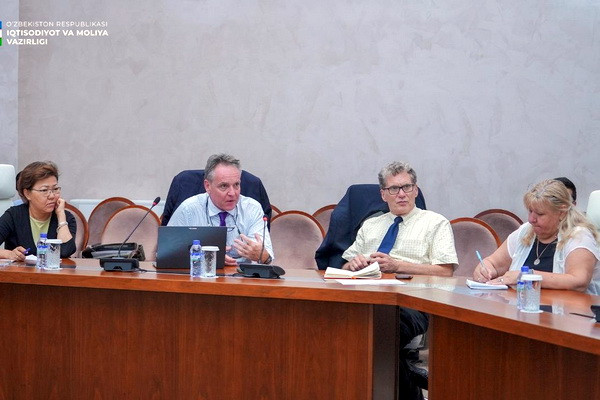 Uzbekistan and World Bank discuss improvements to civil servant wage system