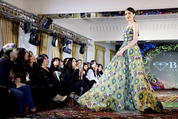 II International Festival of National Clothes-2019 takes place in Margilan