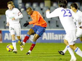 Djeparov helps Bunik hold Barca
