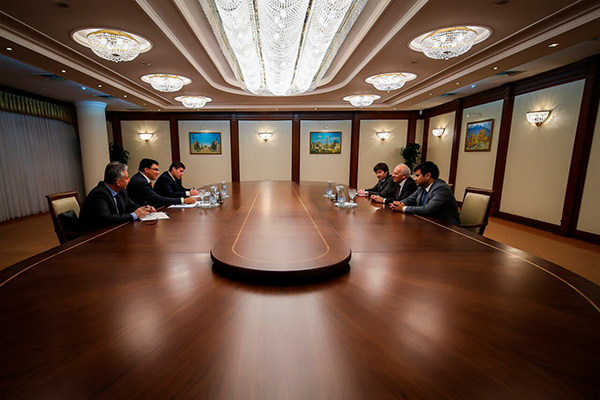 Aziz Abdukhakimov meets with international expert Jamil Salmi