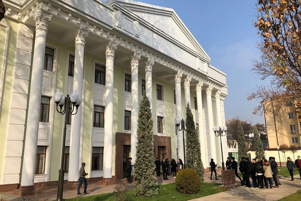 Более 150 педагогов и школьников Ташкента, Намангана, Самарканда и других городов Узбекистана приняли участие в международной конференции МГИМО