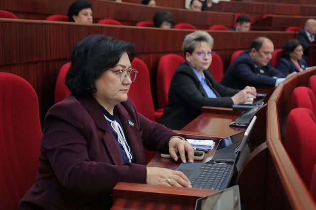Legislative Chamber Approves Draft Law on Administrative Procedure Reform in First Reading