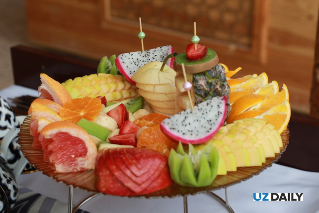 Узбекистан временно запретил ввоз мандаринов и ананасов из Китая из-за карантинных вредителей