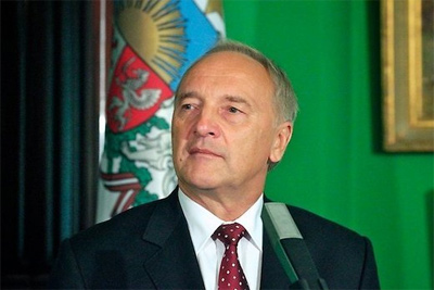 Президент Латвии прибыл в Узбекистан