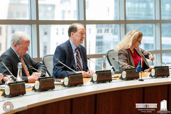 A delegation of UZbekistan attends the meeting of IMF and WB
