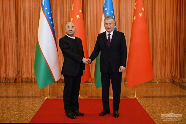 President of Uzbekistan receives the Chairman of Amer International