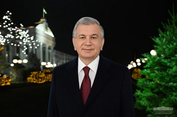 Шавкат Мирзиёев поздравил народ Узбекистана с Новым 2023 годом