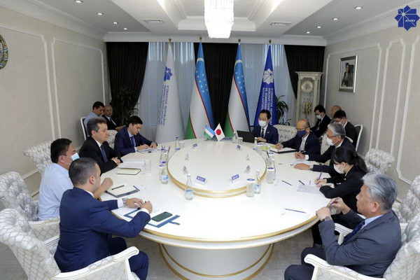 Министр ИКТ провел встречу с депутатом палаты Парламента Японии