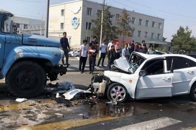 Школьники, которые устроили ДТП в Намангане, арендовали автомобиль за 200 тыс. сумов