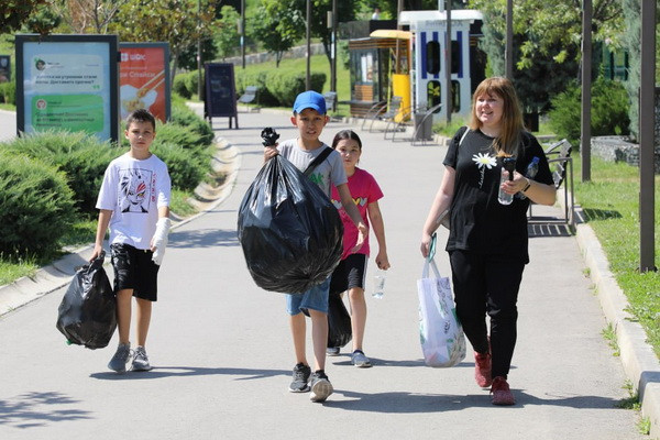 В Ташкенте в рамках плоггинга собрали более 300 кг пластиковых отходов