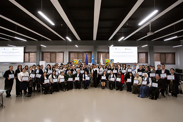 Beeline Uzbekistan помог 100 учителям освоить ИИ и кибергигиену