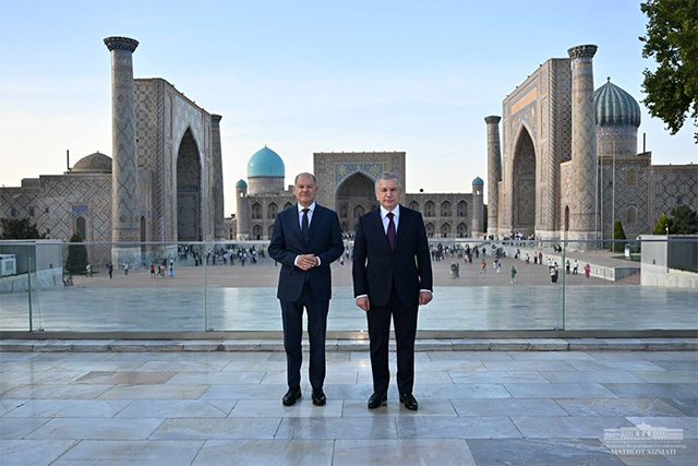 Olaf Scholz arrives in Uzbekistan