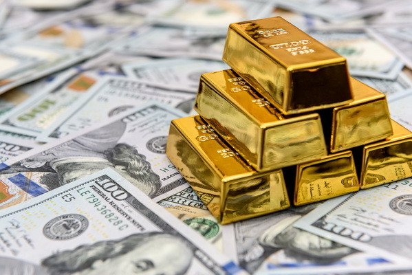 World central banks are buying up gold at a record pace