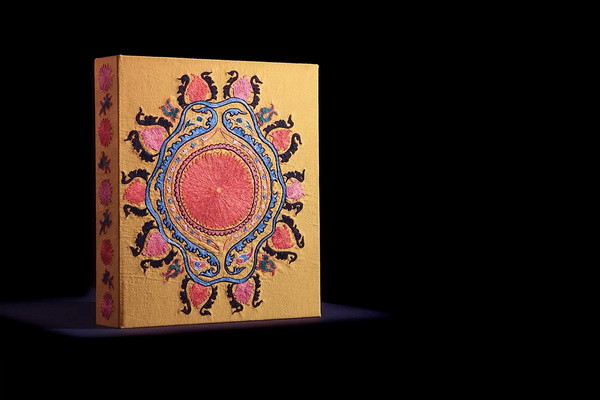 В издательстве Assouline Publishing выпущена Ultimate версия книги Uzbekistan Living Treasures: Celebration of Craftsmanship