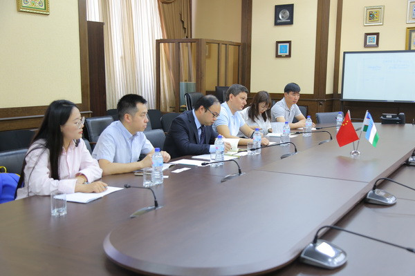 A meeting was held with the delegation of the Chinese province of Hubei