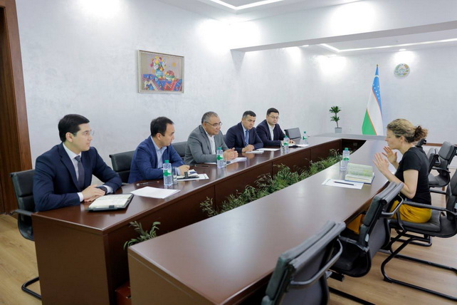 Uzbekistan’s Minister of Agriculture meets with IFAD Regional Director to discuss sector development